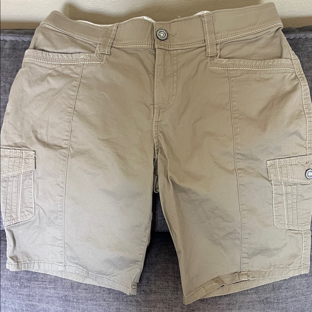 EUC comfort waistband Women’s Lee Sinfully Soft cargo shorts size 10